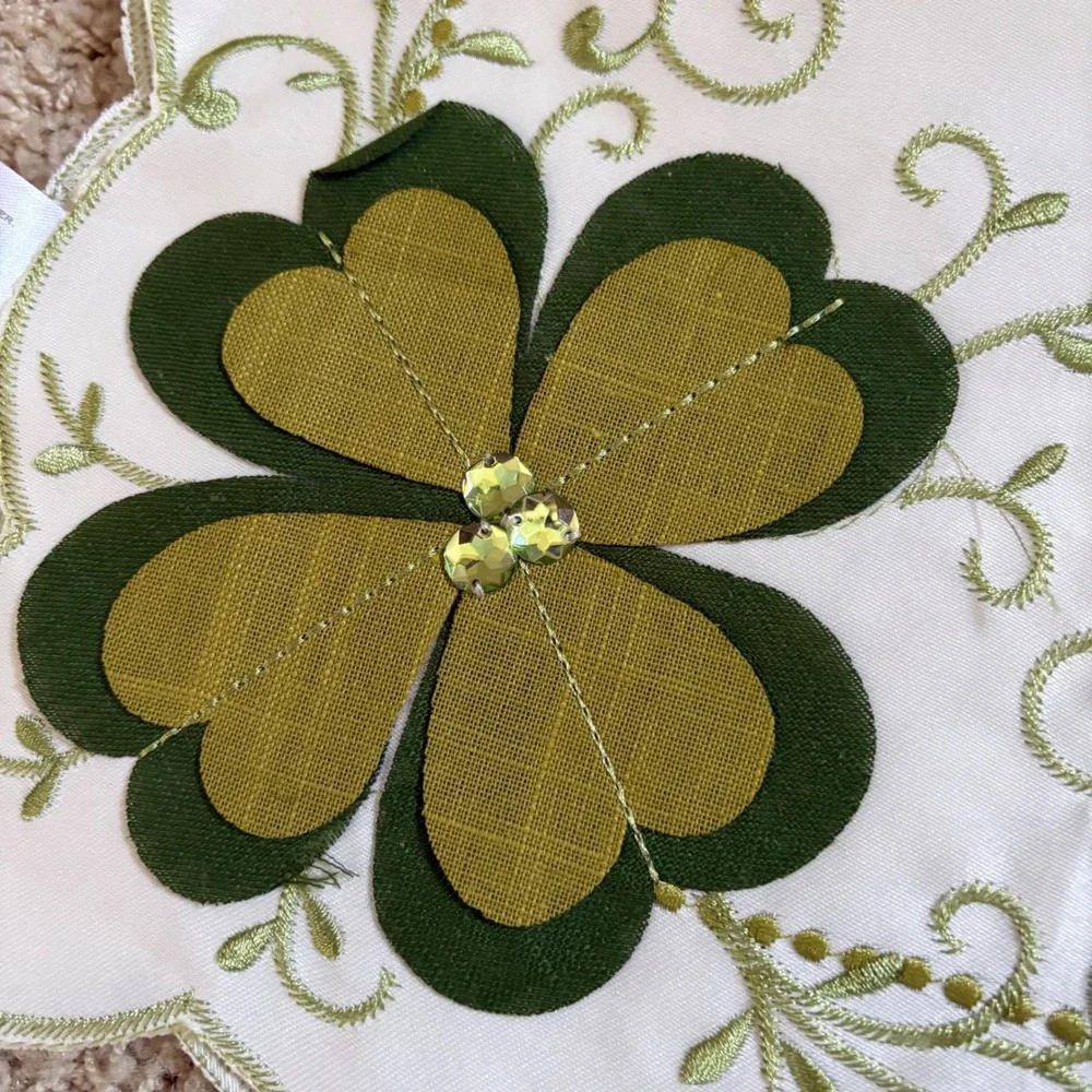 Rachel Ashwell Shamrock Table Runner White Green Embroidered Scalloped 14x72 NEW